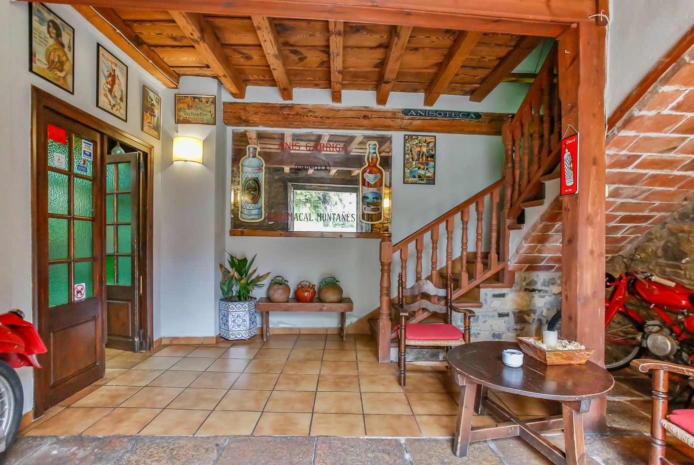 Colony house with restaurant for sale in the Pre-Pyrenees