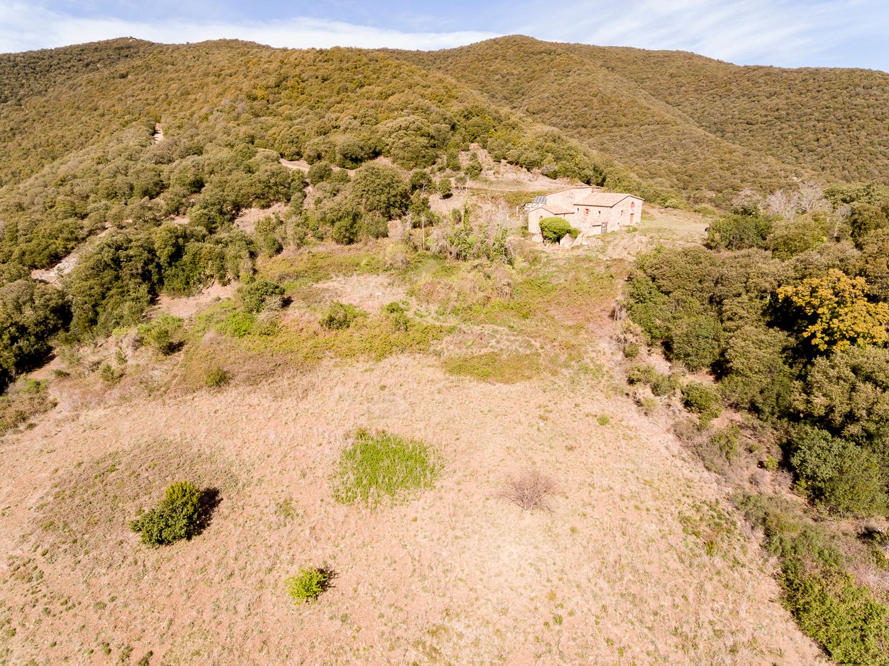 Masía rehabilitada con finca de 90 hectáreas en el Montseny.
