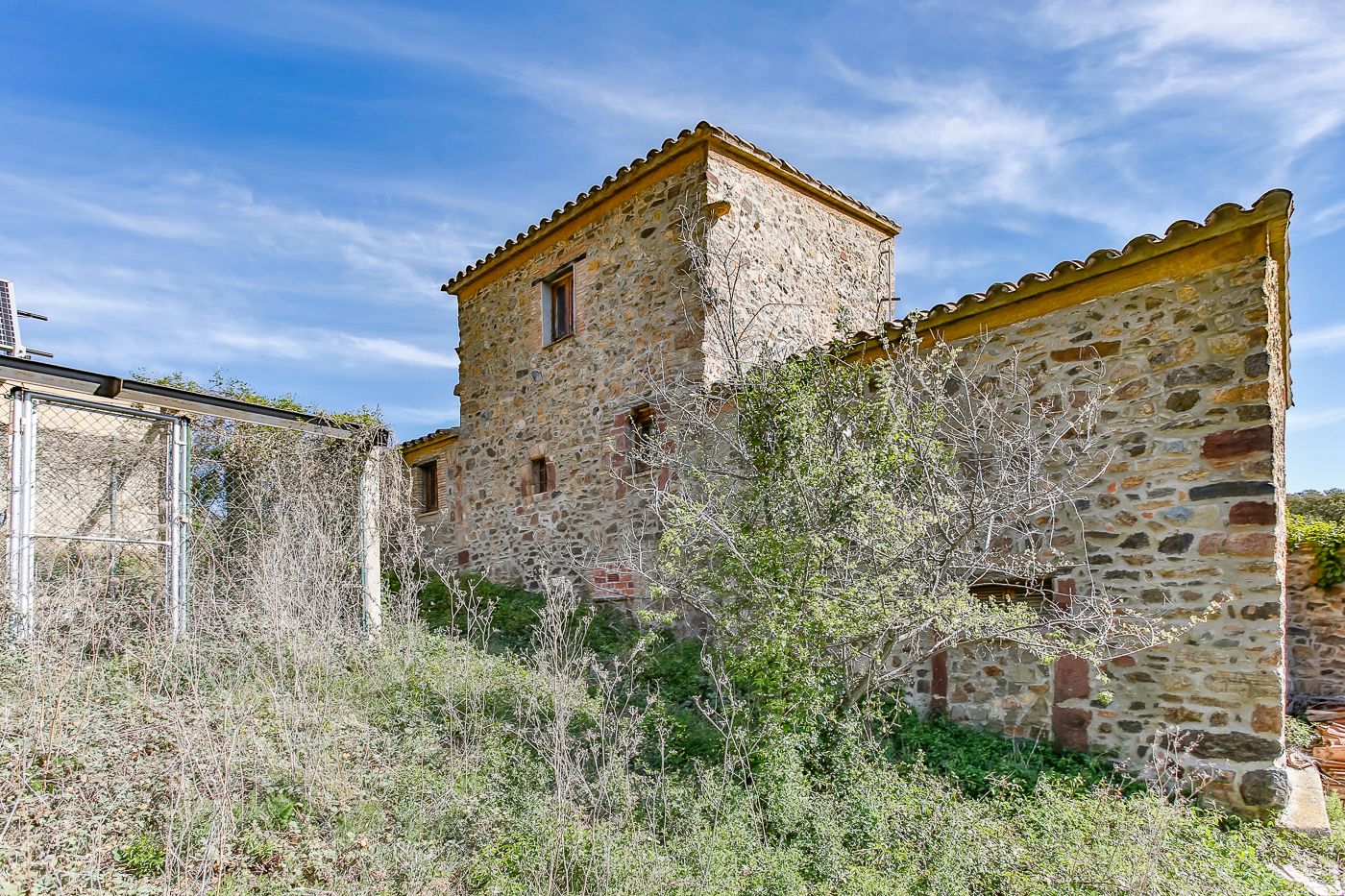 Masía rehabilitada con finca de 90 hectáreas en el Montseny.