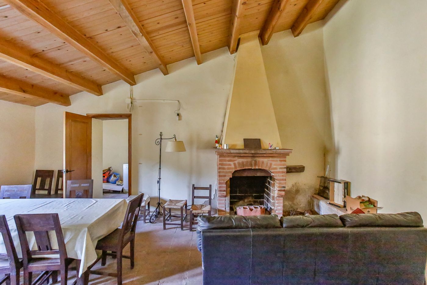 Rehabilitated farmhouse with farm of 100 hectares in Montseny.