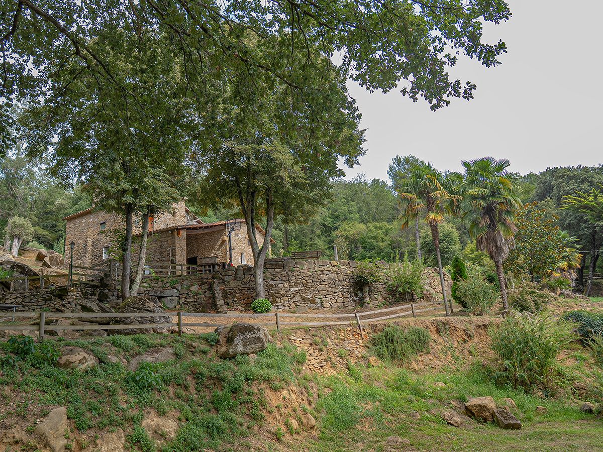 Property with a lot of privacy in La Garrotxa with 2 hectares of land