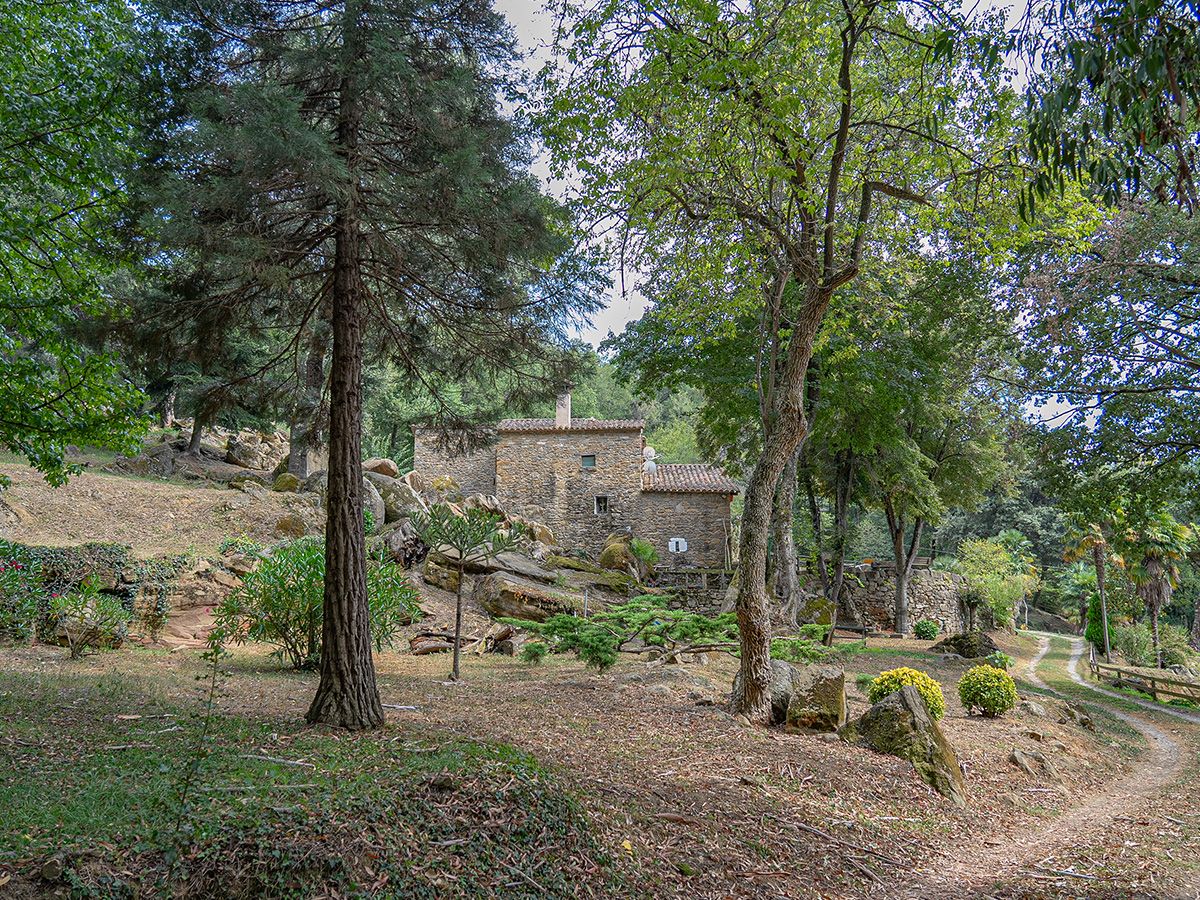 Eigentum mit viel Privatsphäre in La Garrotxa mit 2 Hektar Land