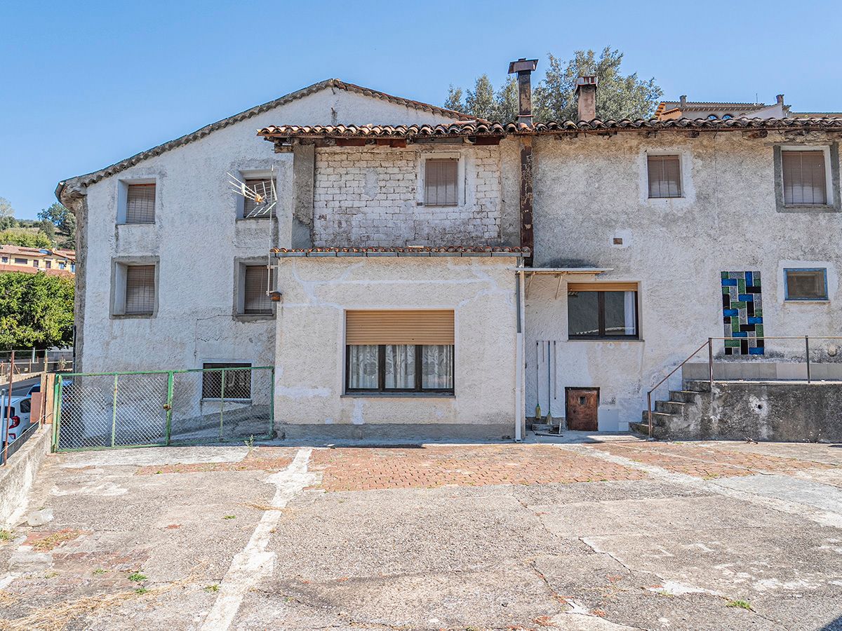 House in the urban center in the Vall d'en Bas