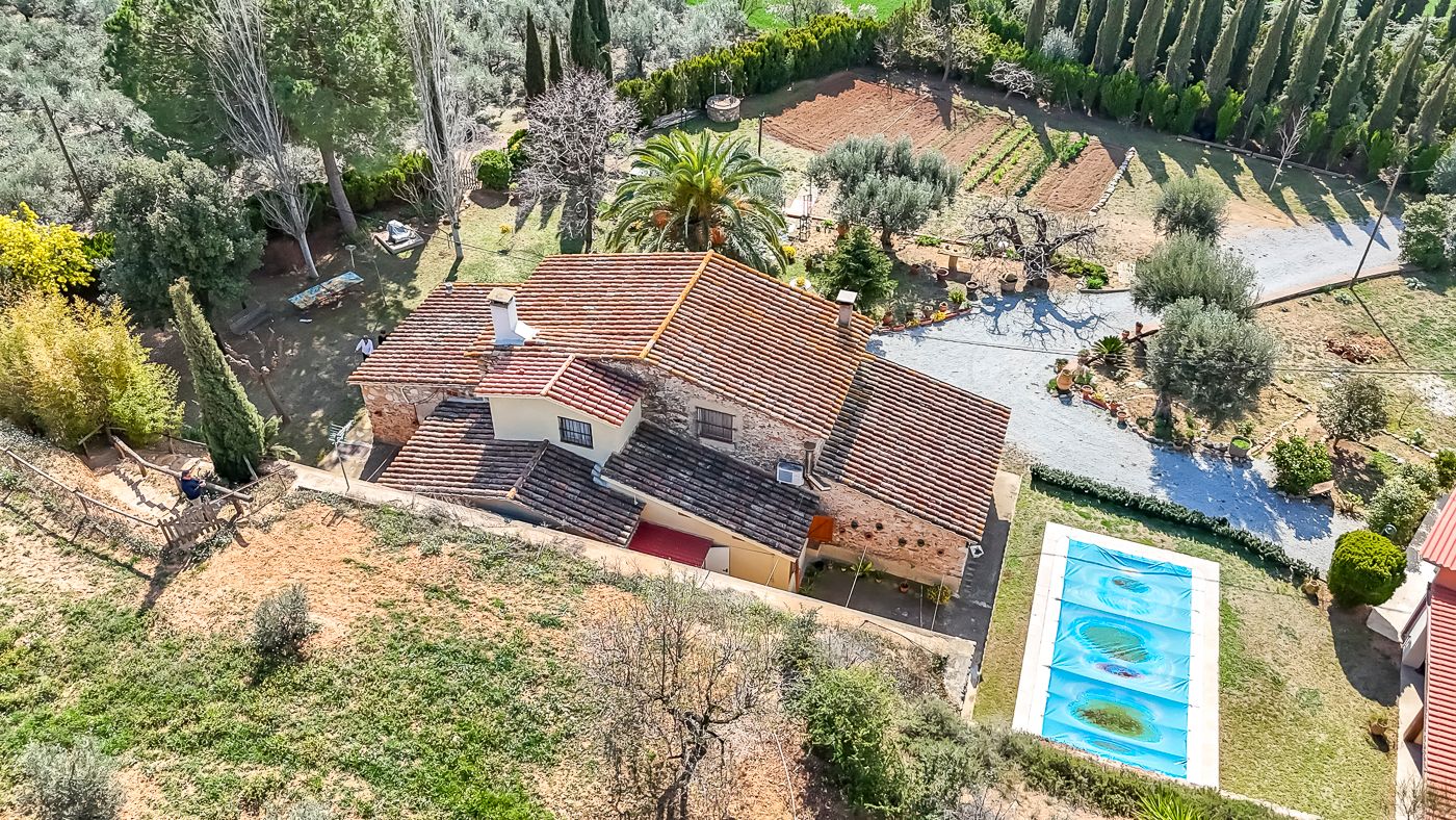 Beautiful farmhouse for sale in Santa Eulalia de Ronsana