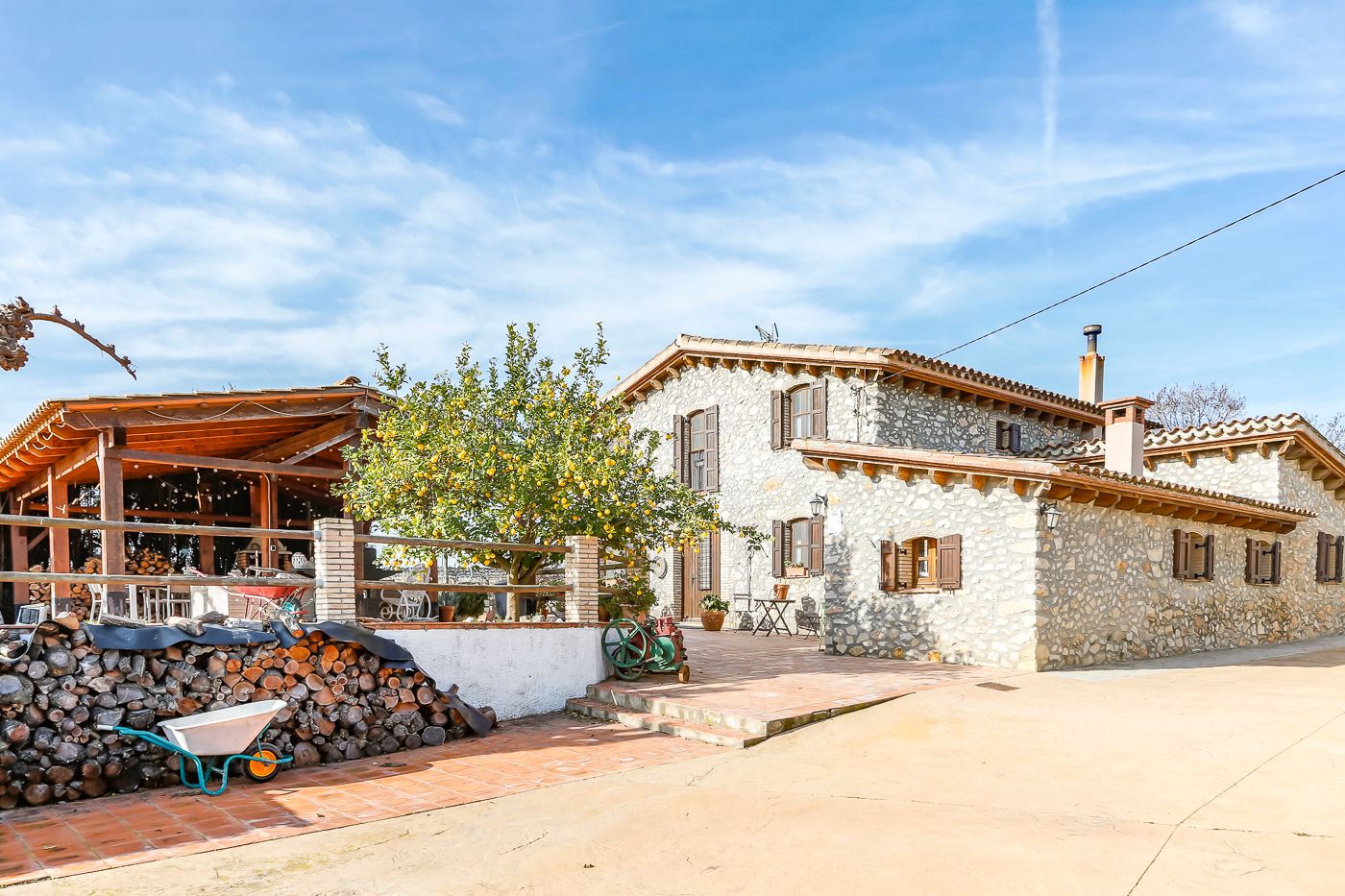 Spectacular renovated farmhouse near Vilafranca del Penedès