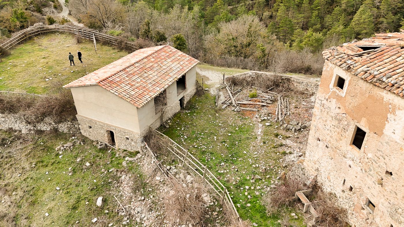 Rustikale Finca mit Bauernhaus in den Vorpyrenäen zu restaurieren