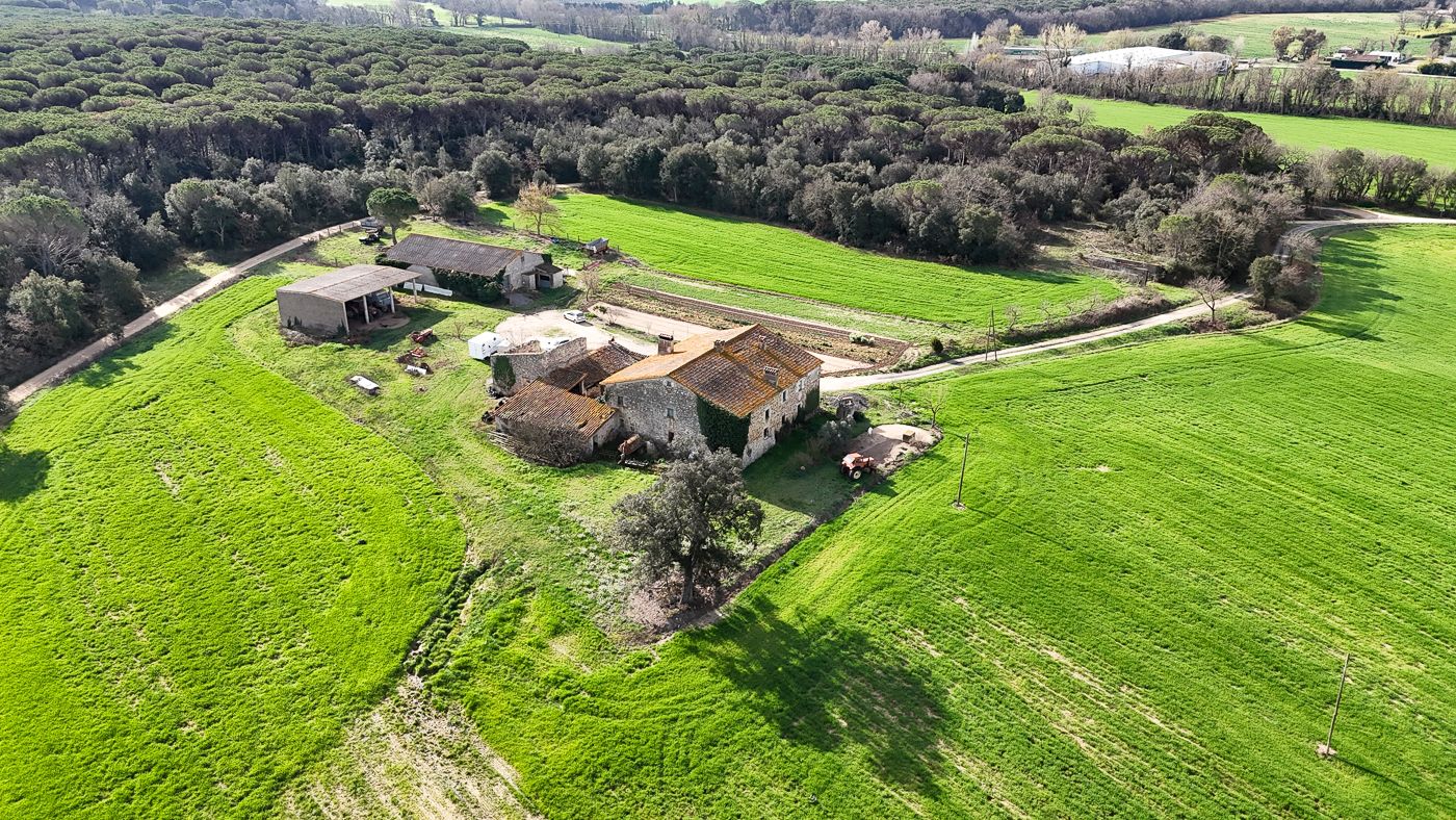 Masía con 40 hectáreas en venta en Caldes de Malavella