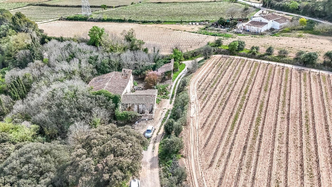 Farmhouse to be renovated with vineyard in Sant Martí Sarroca