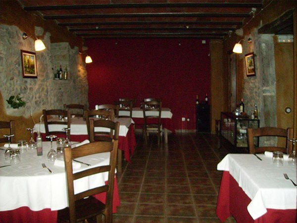 Masía del siglo XIV con restaurante