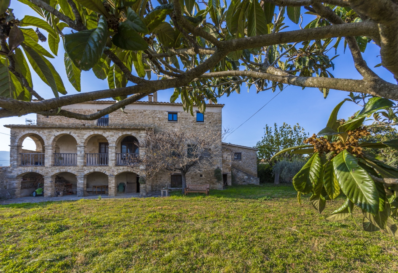 Antiga rectoria en venda al Pla de l'Estany