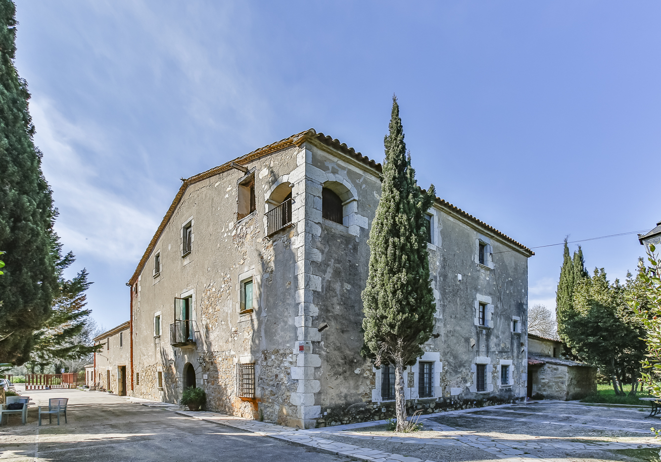 Farmhouse with several buildings ideal for rural tourism