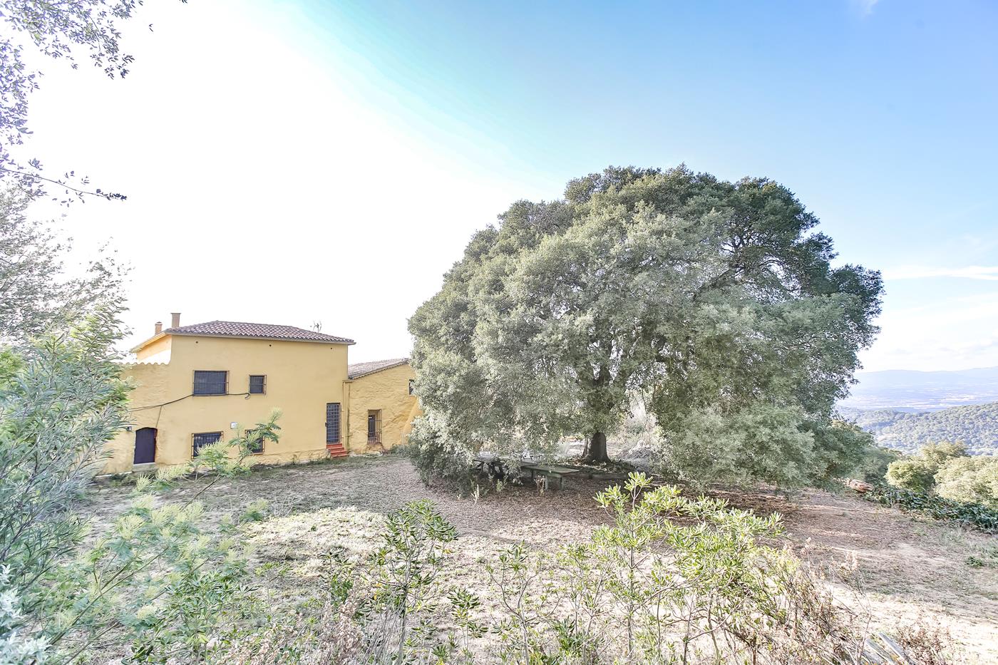 Country house in Vilassar with 40 hectares.
