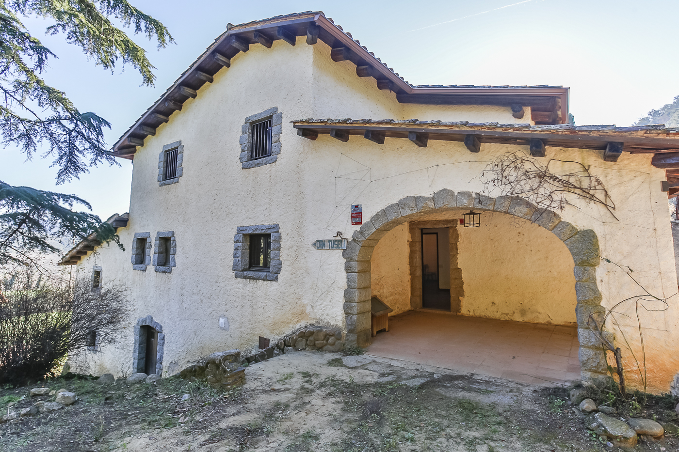 Masías con tres viviendas en el Montseny. 25 ha