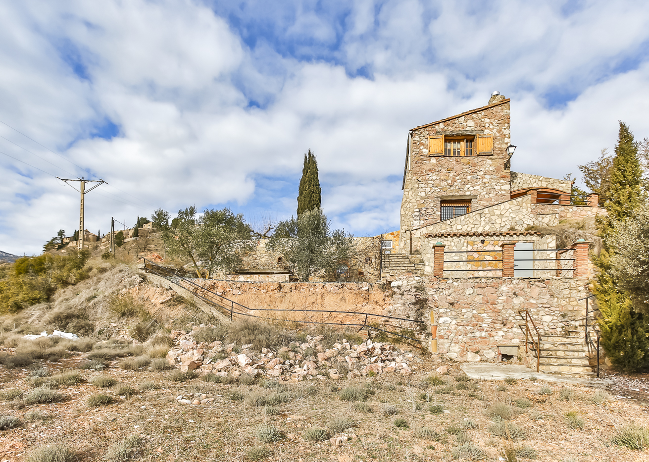 Rustic farmhouse near Tarragona