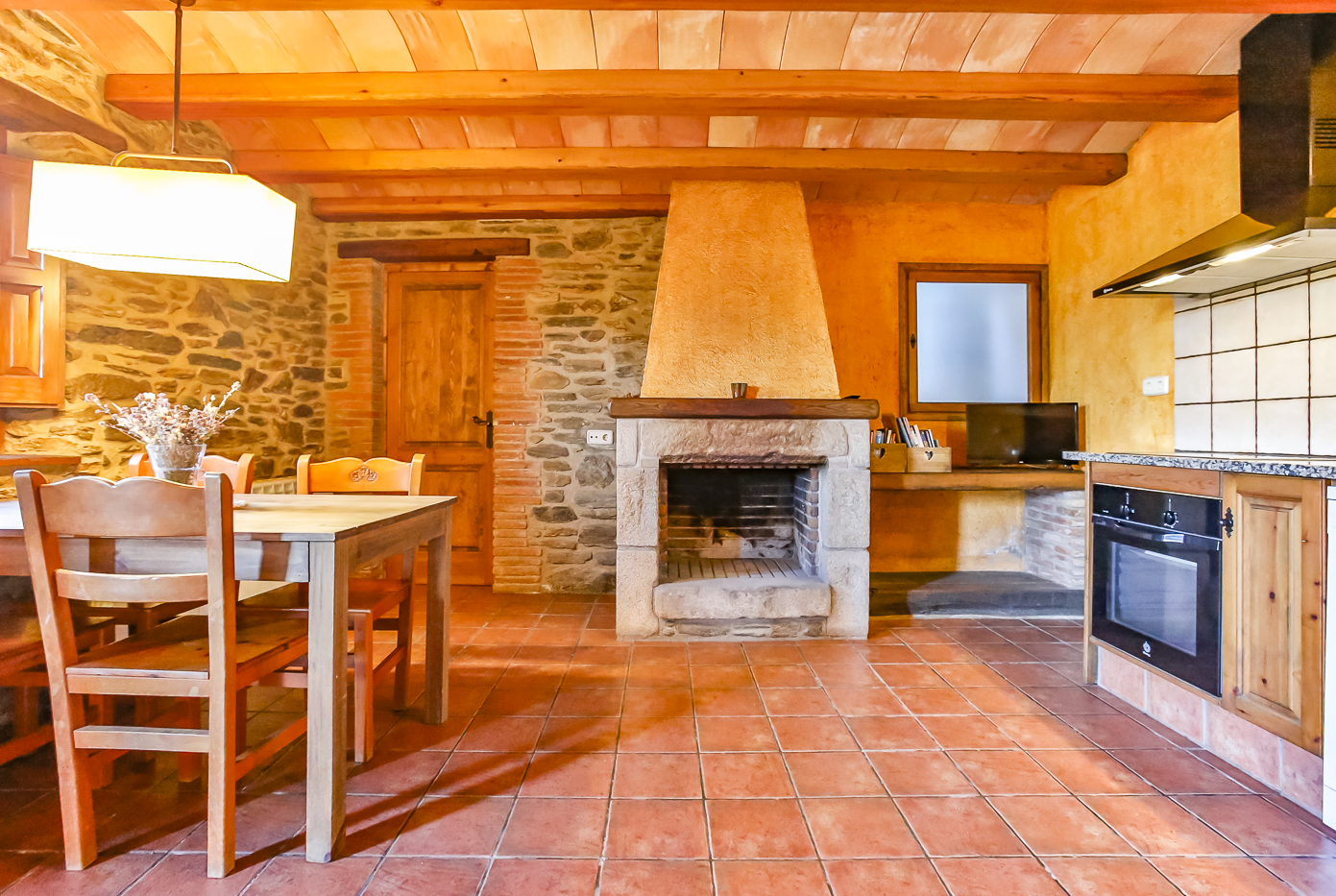 Country house with 3 apartments in Montseny.