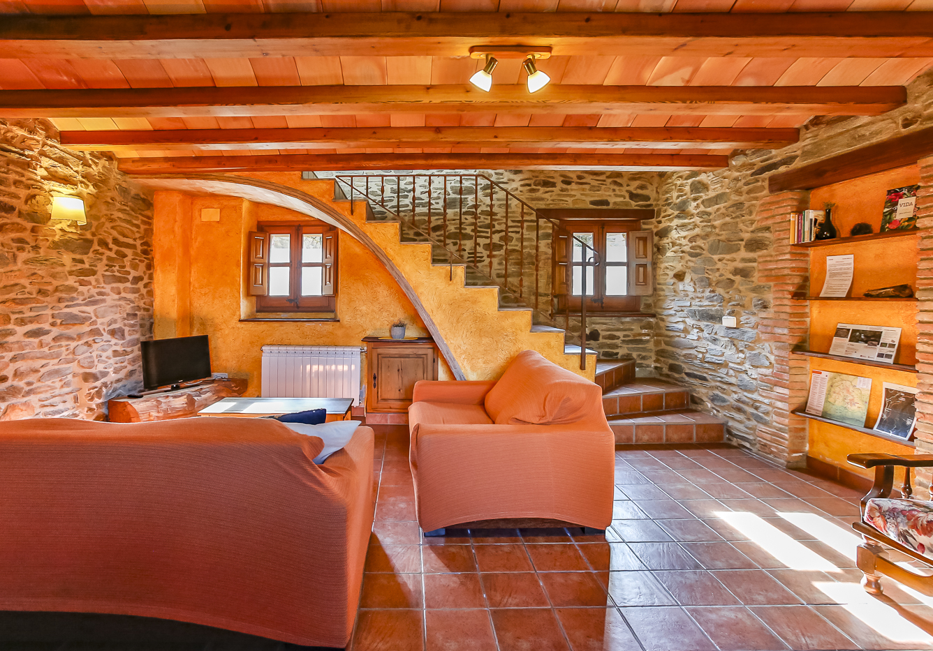Landhaus mit 3 Wohnungen in Montseny, mit Touristenlizenz