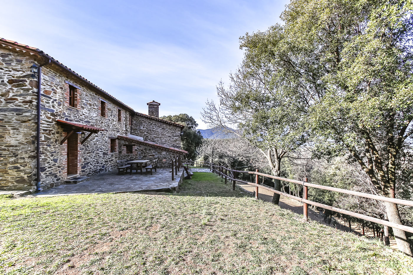 Country house with 3 apartments in Montseny, with a tourist license