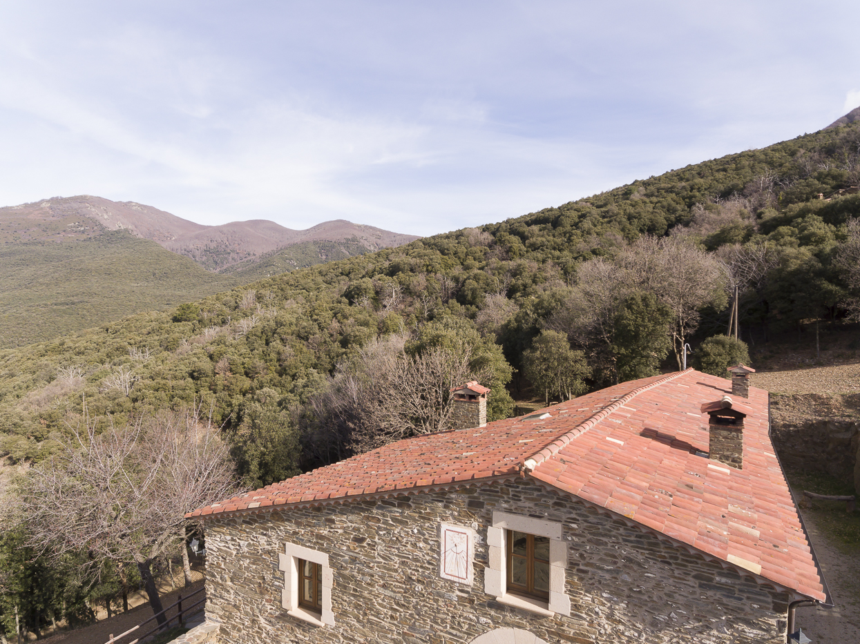 Country house with 3 apartments in Montseny, with a tourist license