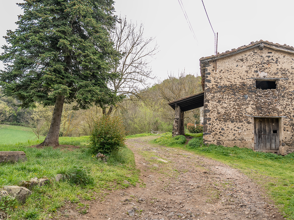 Maison de campagne avec masovería, botte de foin et annexes à La Garrotxa avec 10,7 hectares de terrain