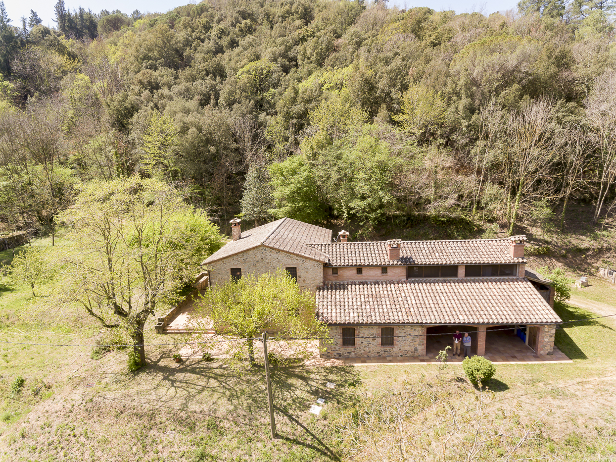 Country house for sale in the Montseny park.