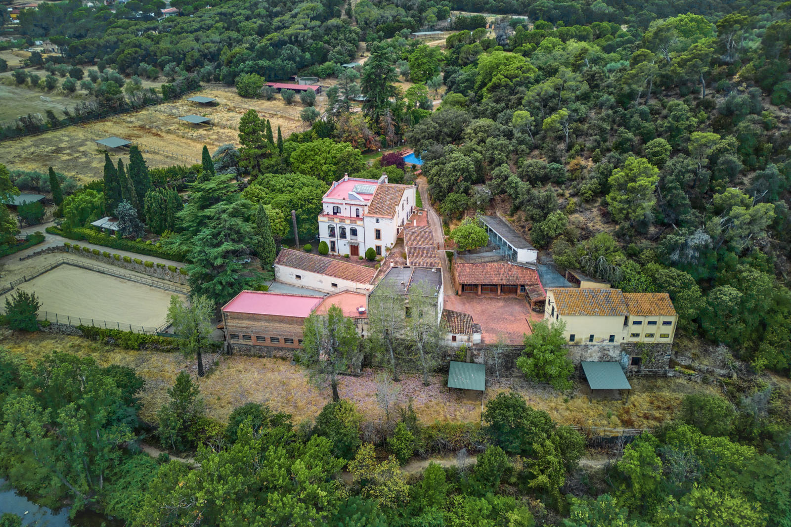 Espectacular villa modernista en la Garriga con gran finca