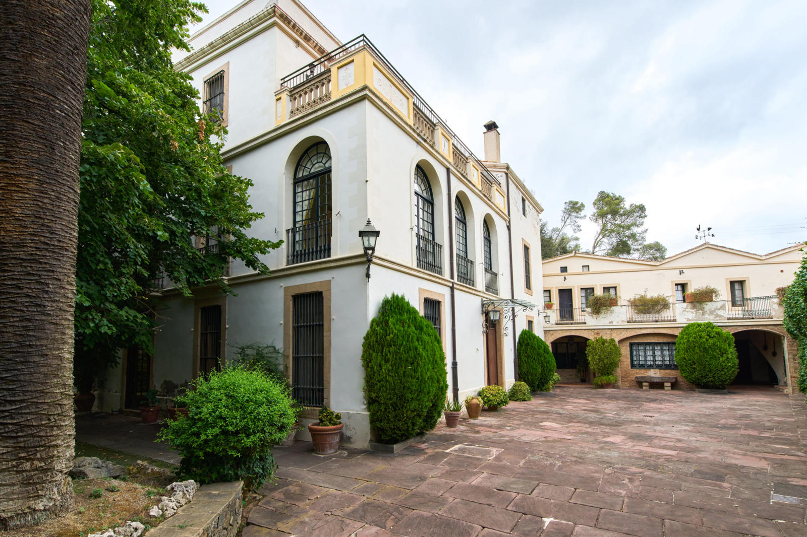 Spectacular modernist villa in La Garriga with a large estate